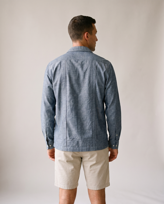 Guayabera Kotor - estudio espalda cuerpo entero