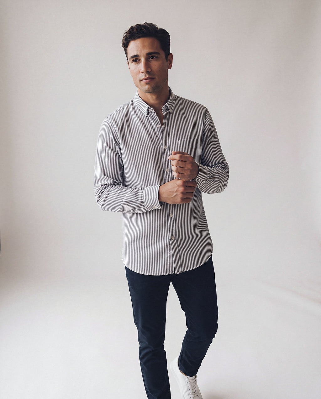 Camisa Califa gris marengo, modelo en estudio