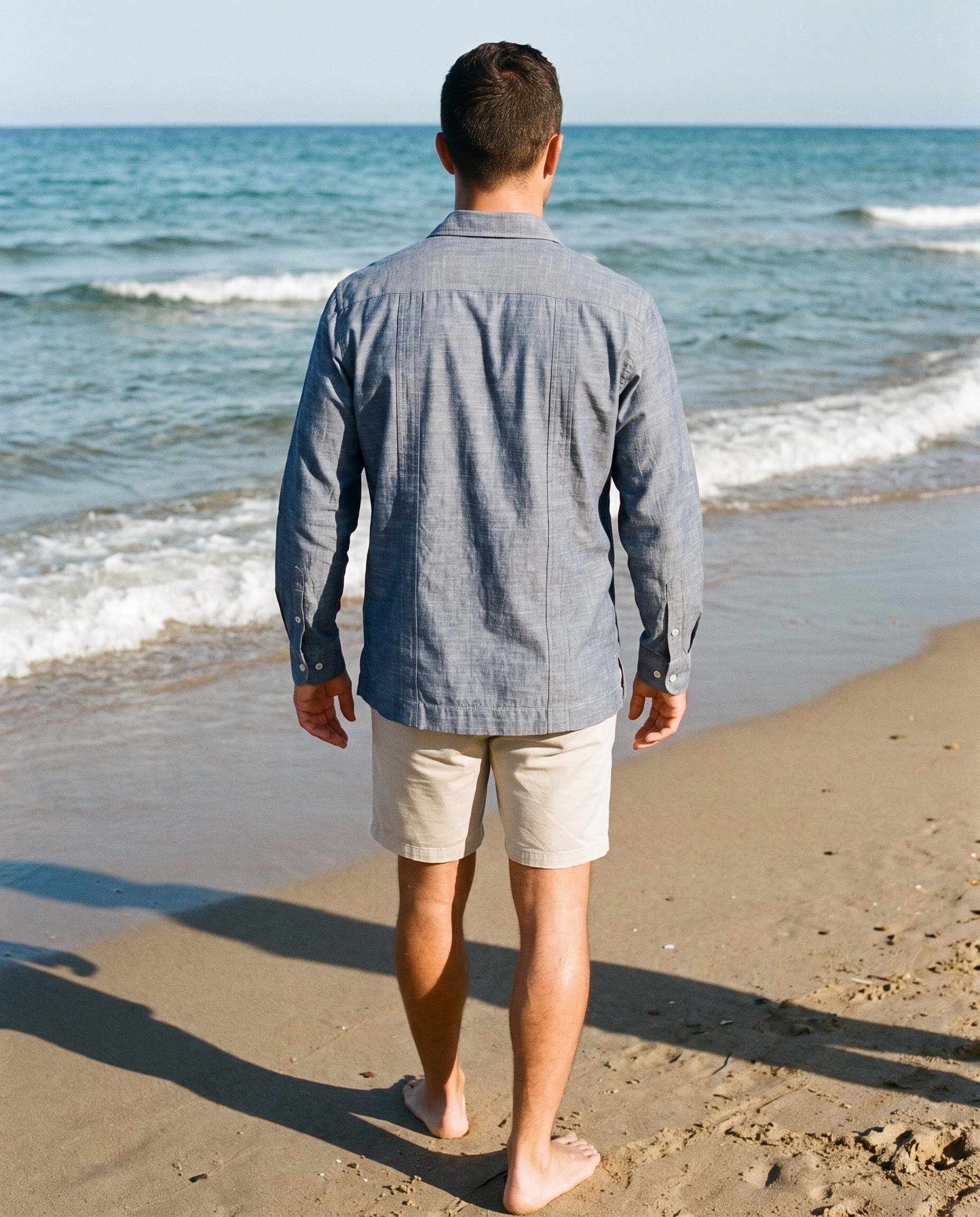 Guayabera Kotor - playa de espaldas