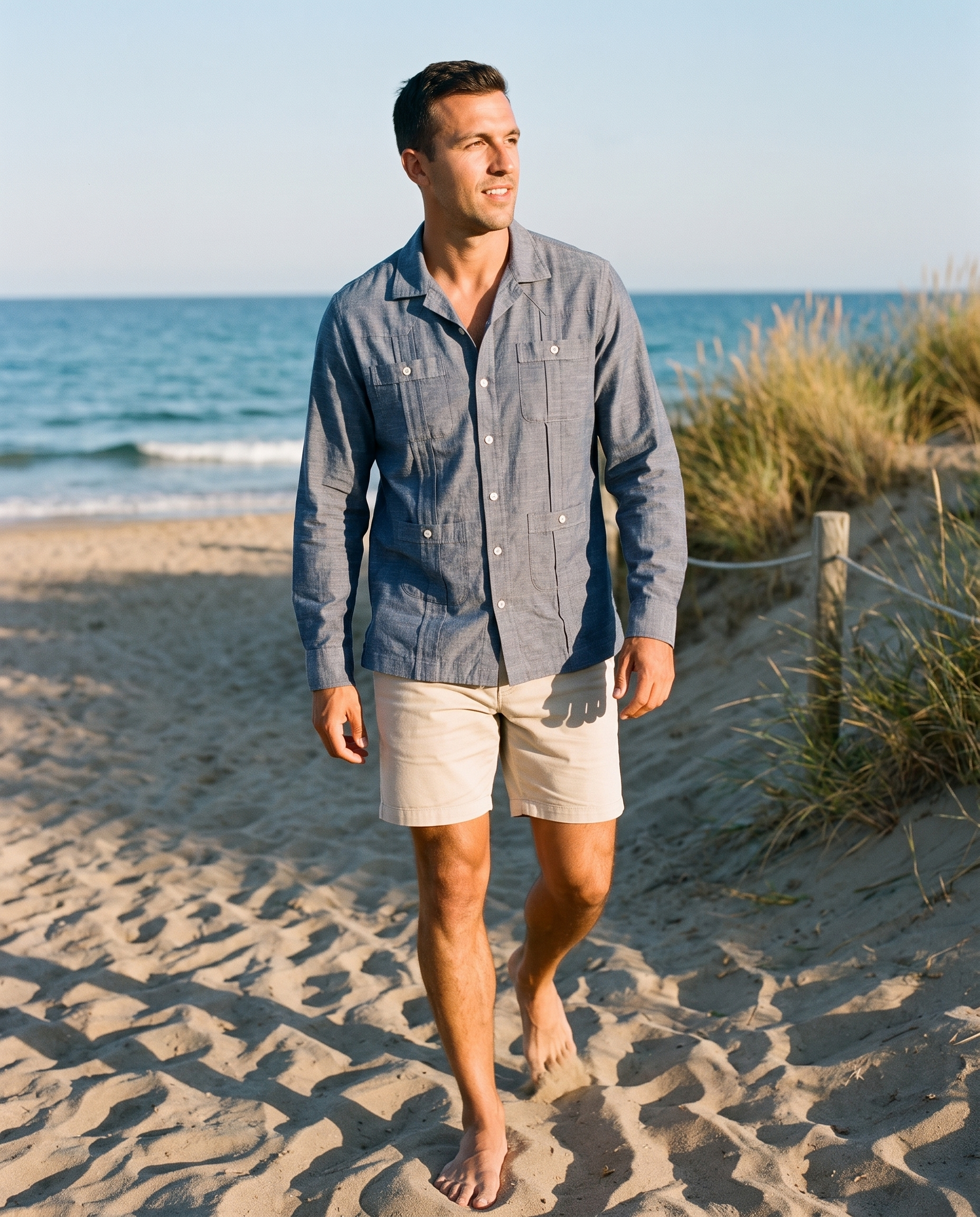 Guayabera Kotor - playa caminando