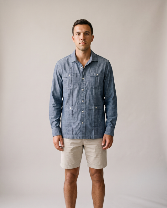 Guayabera Kotor - estudio frontal cuerpo entero