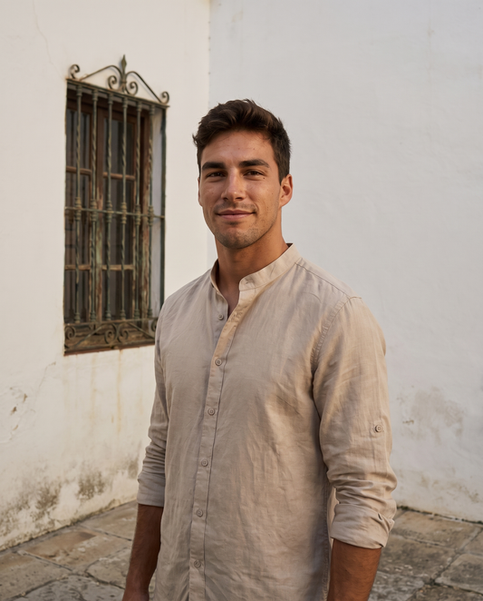 Camisa Amanecer beige, vista frontal, look candid editorial mediterráneo