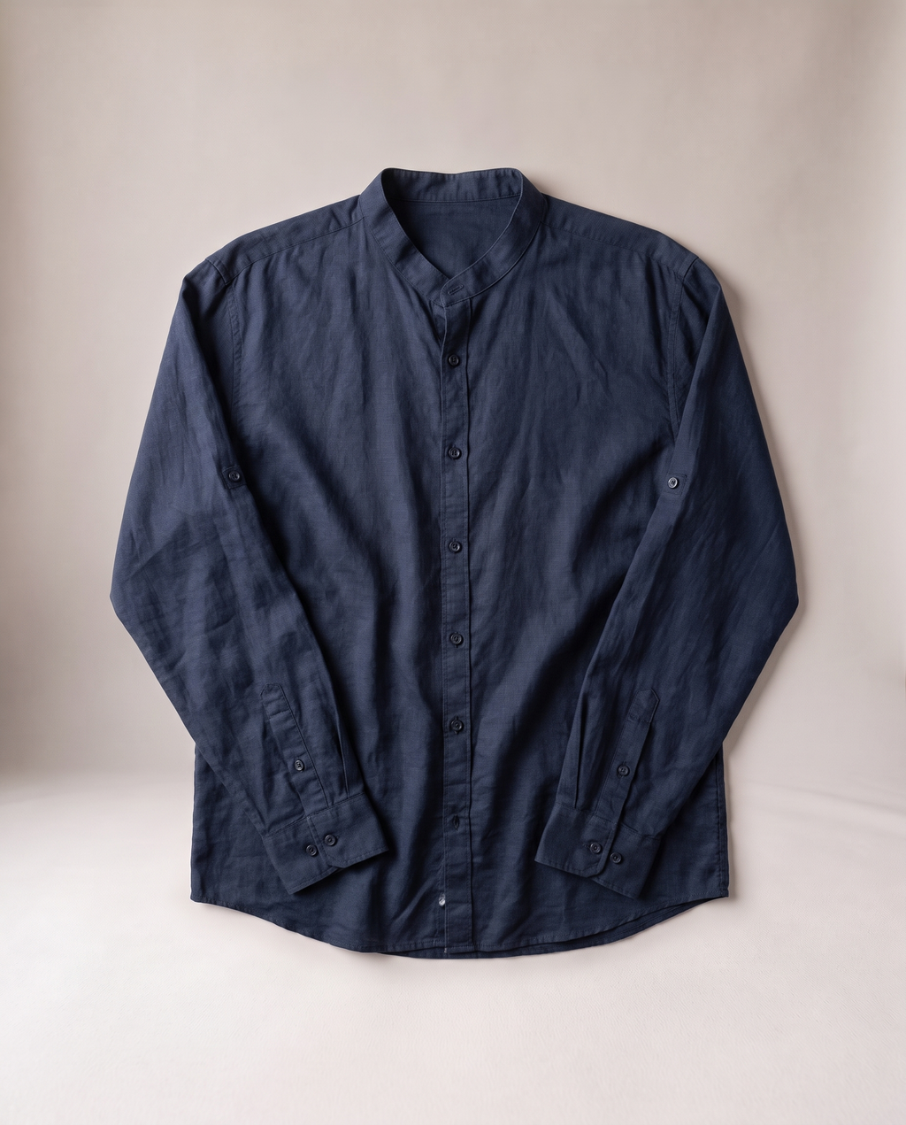 Camisa Amanecer, azul marino, flat lay estudio