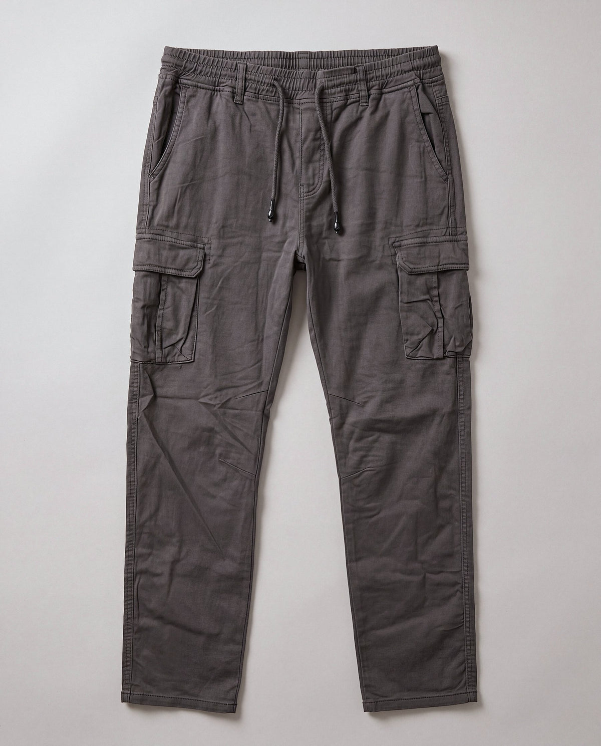 Pantalón Cargo Recto Sierra gris oscuro, flat lay