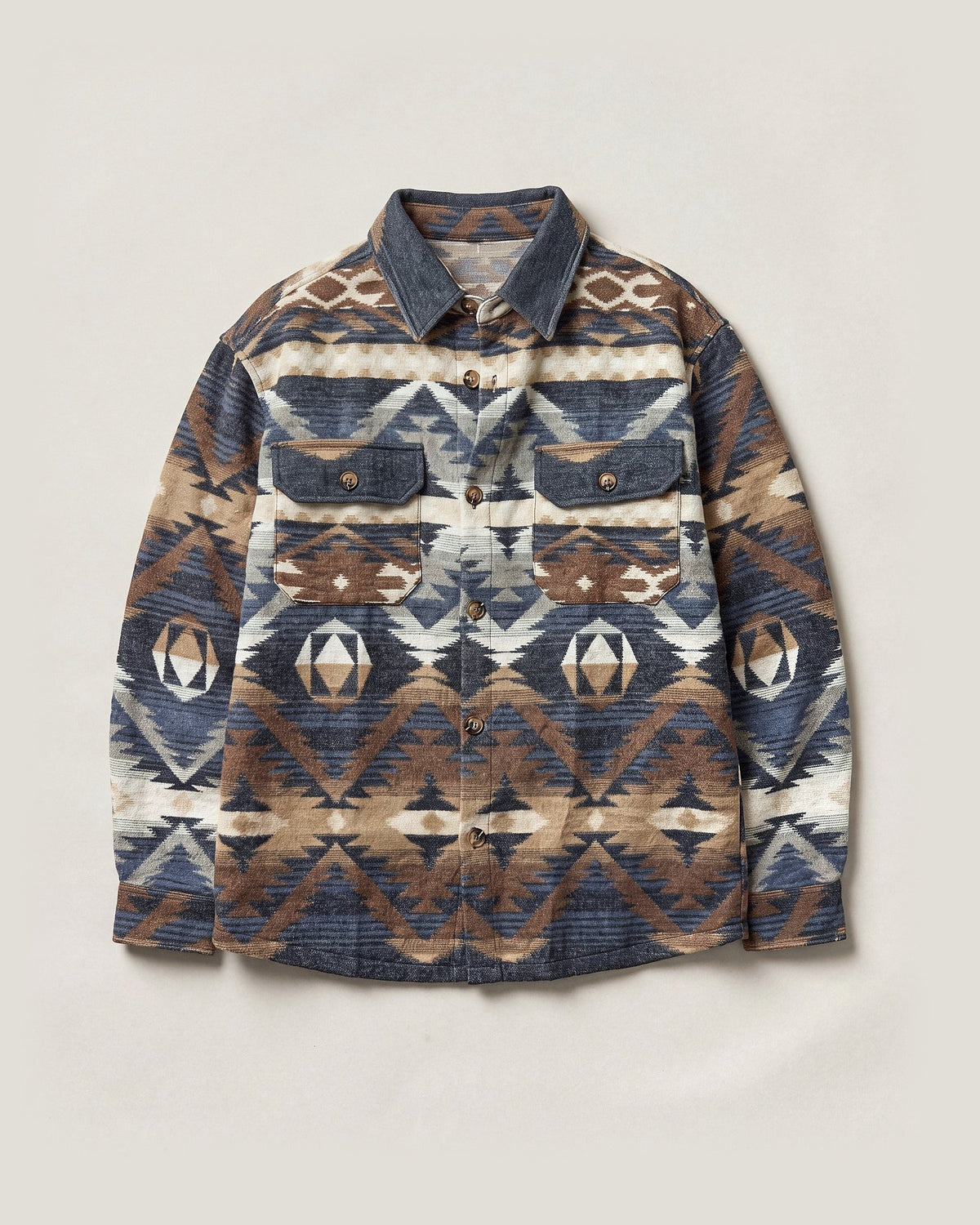 Sobrecamisa Azahara jacquard azul y marrón, flat lay